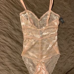 NWT Vince Camuto lace satin bodysuit